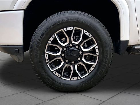 Used 2023 GMC Sierra 2500 Denali w/ Denali Ultimate Package AWD/4WD image 11