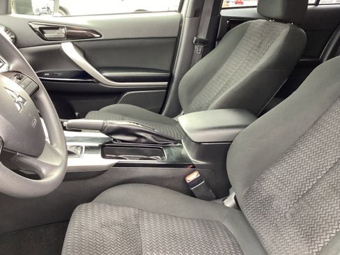 Used 2024 Mitsubishi Eclipse Cross LE image 12