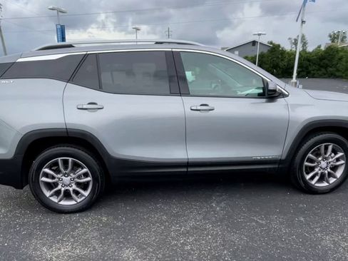 Used 2023 GMC Terrain SLT FWD image 9