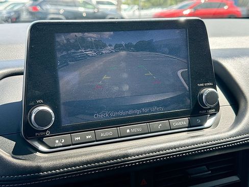 Used 2024 Nissan Rogue S FWD image 13