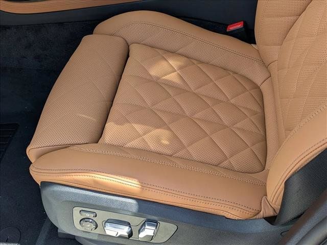 Used 2027 BMW X7 xDrive40i AWD/4WD image 4