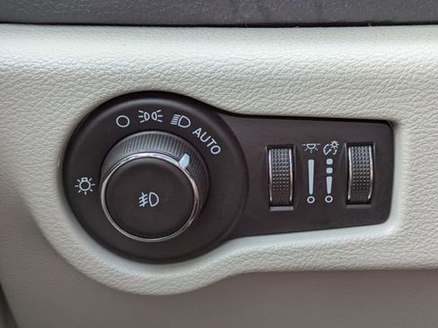 Used 2022 Chrysler Pacifica Limited FWD image 29