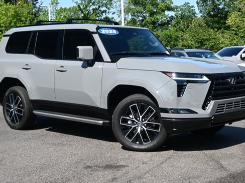 Used 2025 Lexus GX 550 w/ Accessory Package (Z1) AWD/4WD image 2