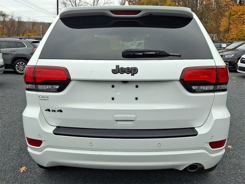 Used 2022 Jeep Grand Cherokee Laredo X image 9