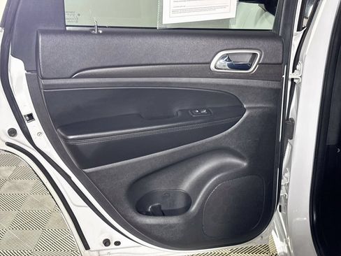 Used 2017 Jeep Grand Cherokee Altitude AWD/4WD image 19