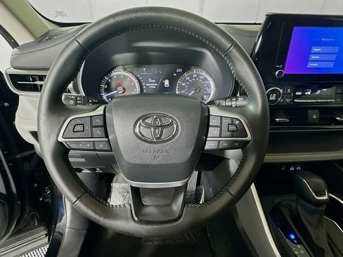 Used 2024 Toyota Highlander LE FWD image 15