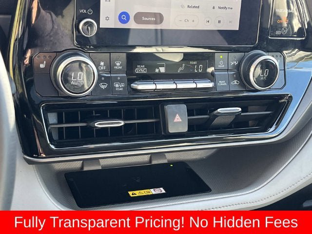 Used 2023 Toyota Highlander XLE AWD/4WD image 34