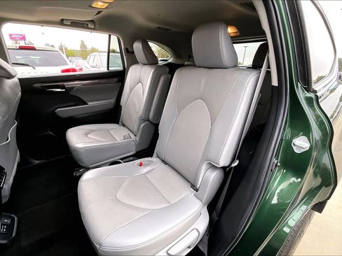Used 2024 Toyota Highlander Limited image 20