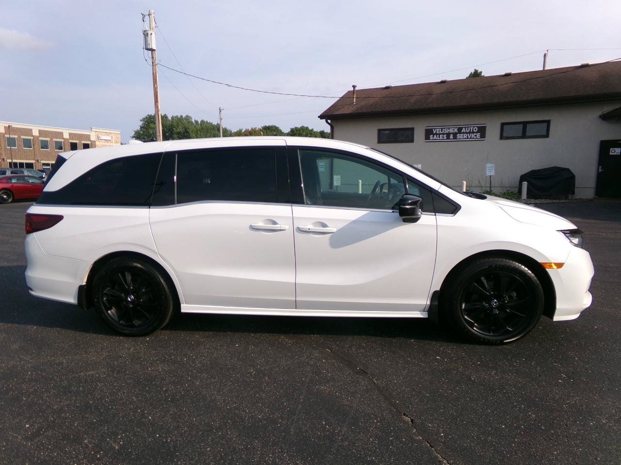 Used 2023 Honda Odyssey Sport image 2