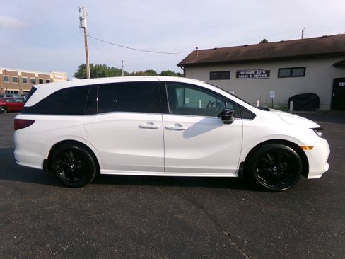 Used 2023 Honda Odyssey Sport image 2