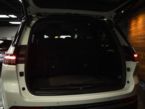 Used 2024 Jeep Grand Cherokee L Laredo image 7