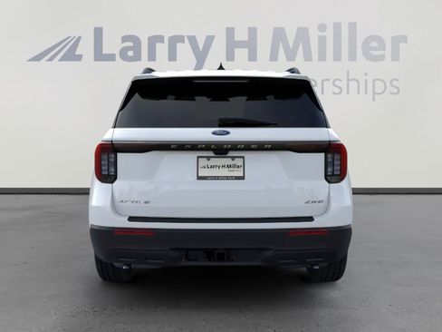 New 2025 Ford Explorer Active image 5