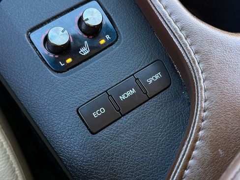 Used 2016 Toyota Avalon Touring image 26