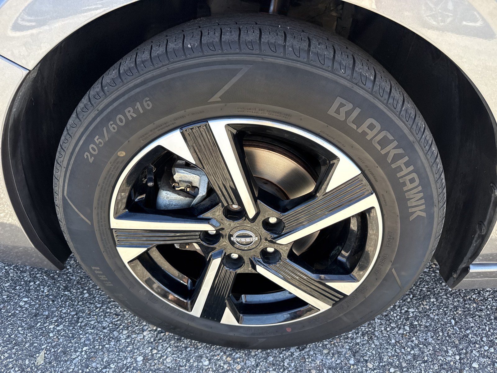Used 2024 Nissan Sentra SV FWD image 10