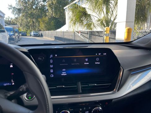 Used 2025 Chevrolet Trax LT image 17