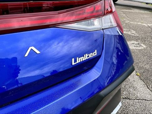 Used 2025 Hyundai Elantra Limited FWD image 11