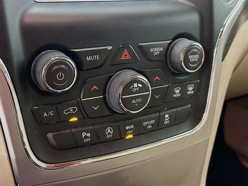 Used 2019 Jeep Grand Cherokee Laredo image 23