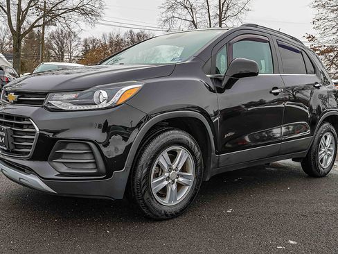 Used 2017 Chevrolet Trax LT w/ LT Convenience Package image 3