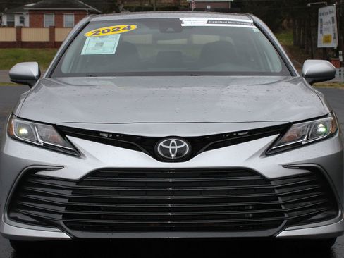 Used 2024 Toyota Camry LE image 2