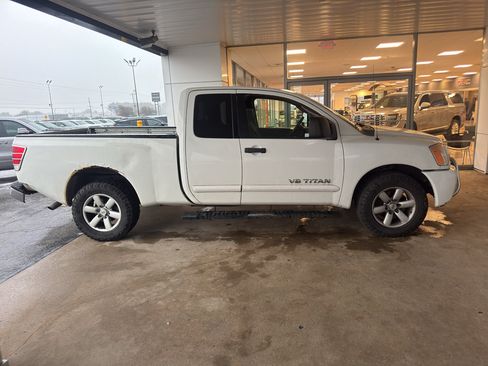 Used 2009 Nissan Titan XE AWD/4WD image 4