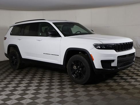 Used 2024 Jeep Grand Cherokee L Laredo AWD/4WD image 2