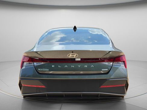 Used 2025 Hyundai Elantra Hybrid w/ Cargo Package FWD image 22