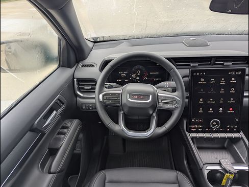 New 2027 GMC Terrain Elevation w/ Elevation Premium Package AWD/4WD image 3