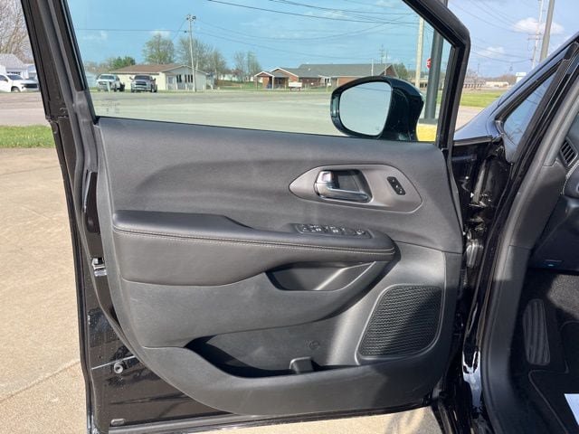 New 2026 Chrysler Pacifica Select w/ S Appearance Package FWD image 10
