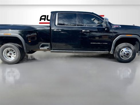 Used 2022 GMC Sierra 3500 Denali image 8