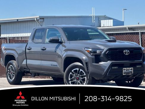 Used 2025 Toyota Tacoma TRD Sport AWD/4WD image 2