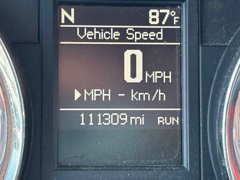 Used 2014 Chrysler Town & Country Touring FWD image 14