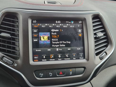 Used 2019 Jeep Cherokee Trailhawk AWD/4WD image 22