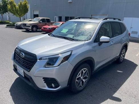 Used 2023 Subaru Forester Premium AWD/4WD image 1