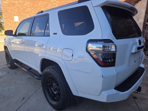 Used 2021 Toyota 4Runner SR5 Premium image 5