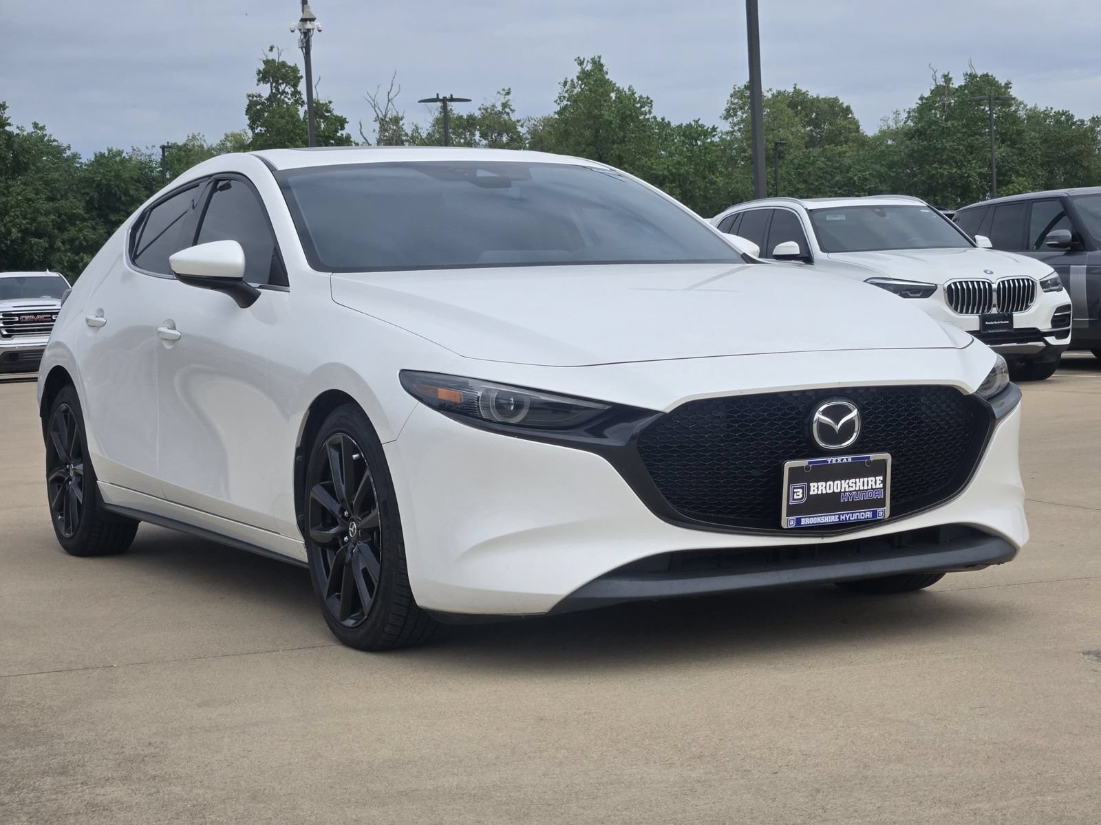 Used 2019 MAZDA MAZDA3 Hatchback w/ Premium Package FWD image 3