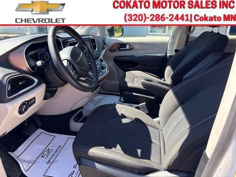 Used 2024 Chrysler Voyager LX FWD image 16