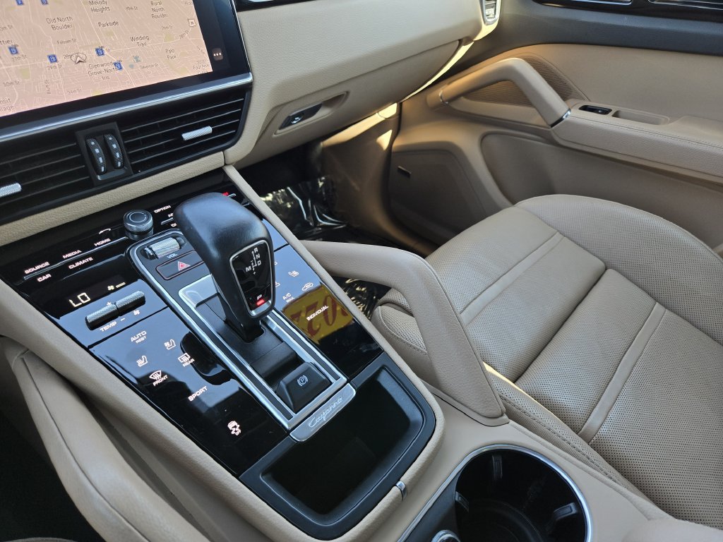 Used 2022 Porsche Cayenne AWD/4WD image 21