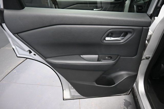 Used 2024 Nissan Rogue SV FWD image 13
