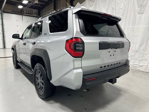 Used 2025 Toyota 4Runner SR5 AWD/4WD image 5