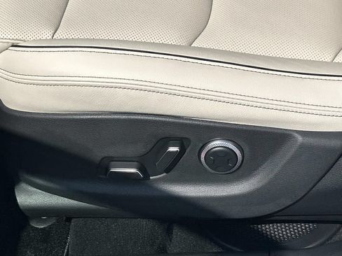 New 2027 Genesis GV70 2.5T Advanced AWD/4WD image 17