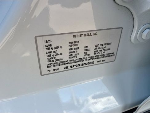 Used 2023 Tesla Model Y Long Range image 32