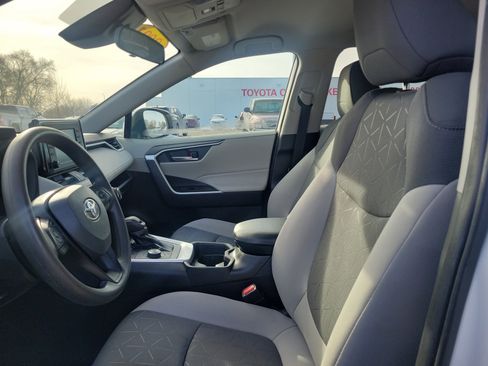 Used 2021 Toyota RAV4 XLE image 14