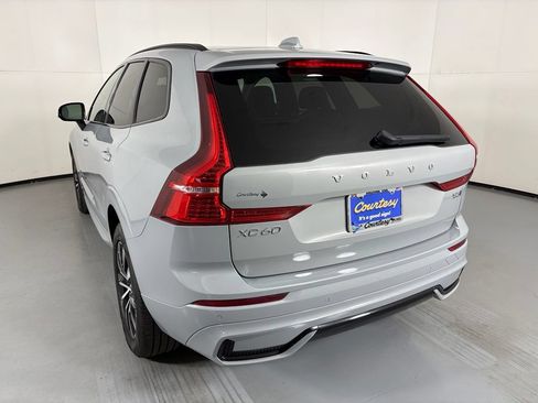 Used 2025 Volvo XC60 B5 Core AWD/4WD image 6
