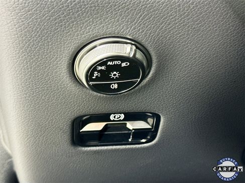 Used 2025 Mercedes-Benz GLC 350e 4MATIC image 11