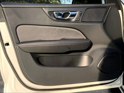 Used 2020 Volvo V60 T6 R-Design w/ Protection Package Premier image 21