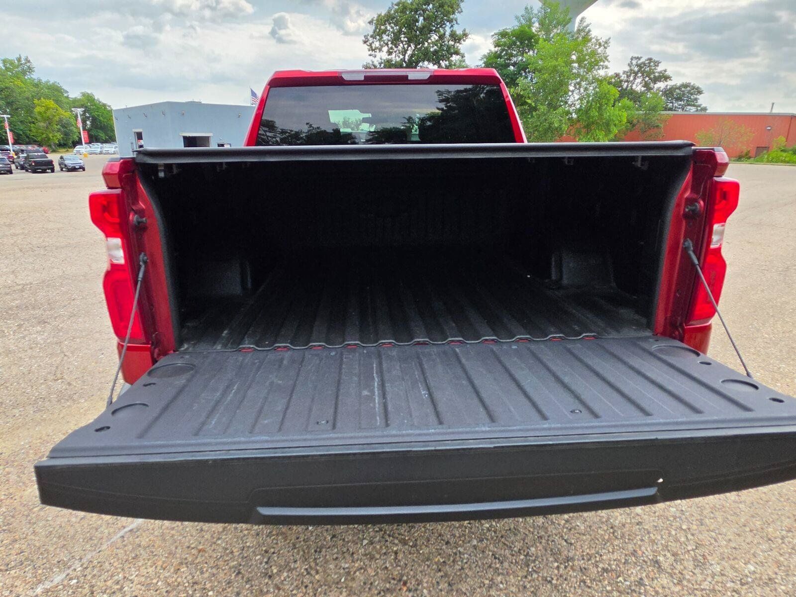 Used 2022 Chevrolet Silverado 1500 RST w/ Safety Package AWD/4WD image 15