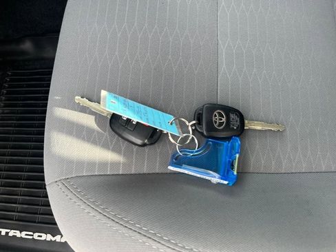 Used 2019 Toyota Tacoma SR5 image 30