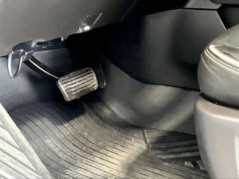 Used 2024 GMC Sierra 2500 AT4X w/ AT4X AEV Edition image 22