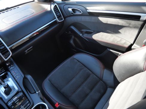 Used 2017 Porsche Cayenne GTS image 11