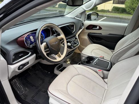 Used 2019 Chrysler Pacifica Limited image 13
